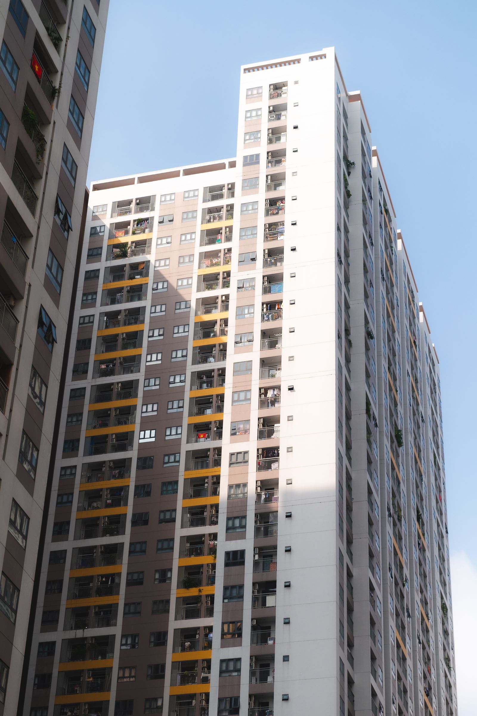 Conjunto de vivienda vertical en la ciudad